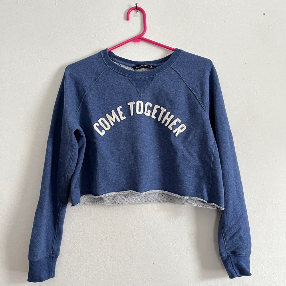 Abercrombie | Cropped Long Sleeve Sweatshirt “Come Together” | Heather Blue | XS